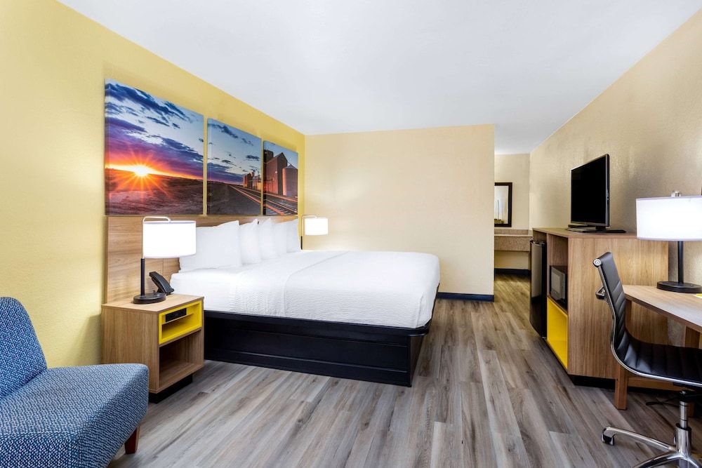 Room, 1 King Bed, Non Smoking