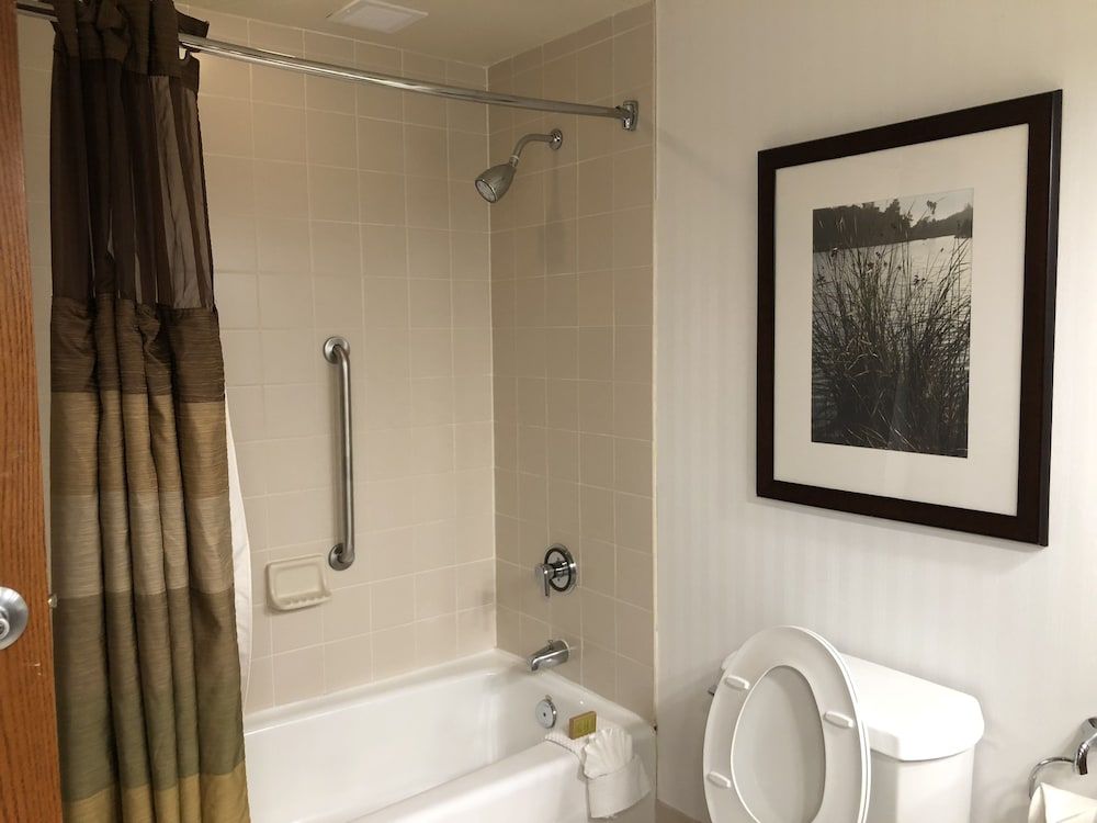 Wyndham Garden Buffalo Downtown Room, 2 Queen Beds, Accessible, Non Smoking 3