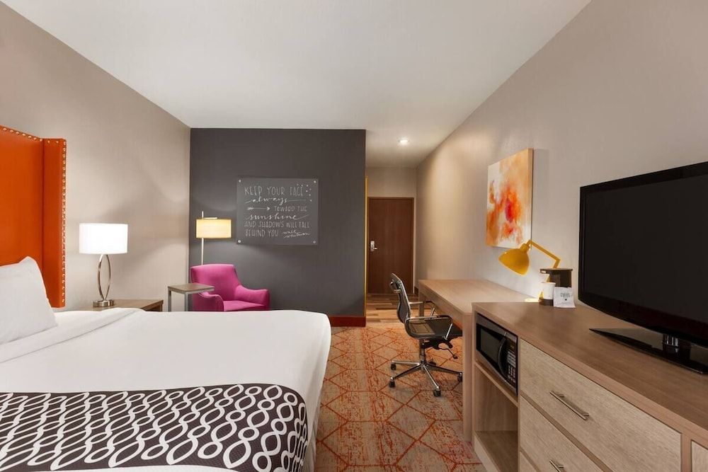 Room, 1 King Bed, Accessible, Non Smoking (Mobility Accessible)