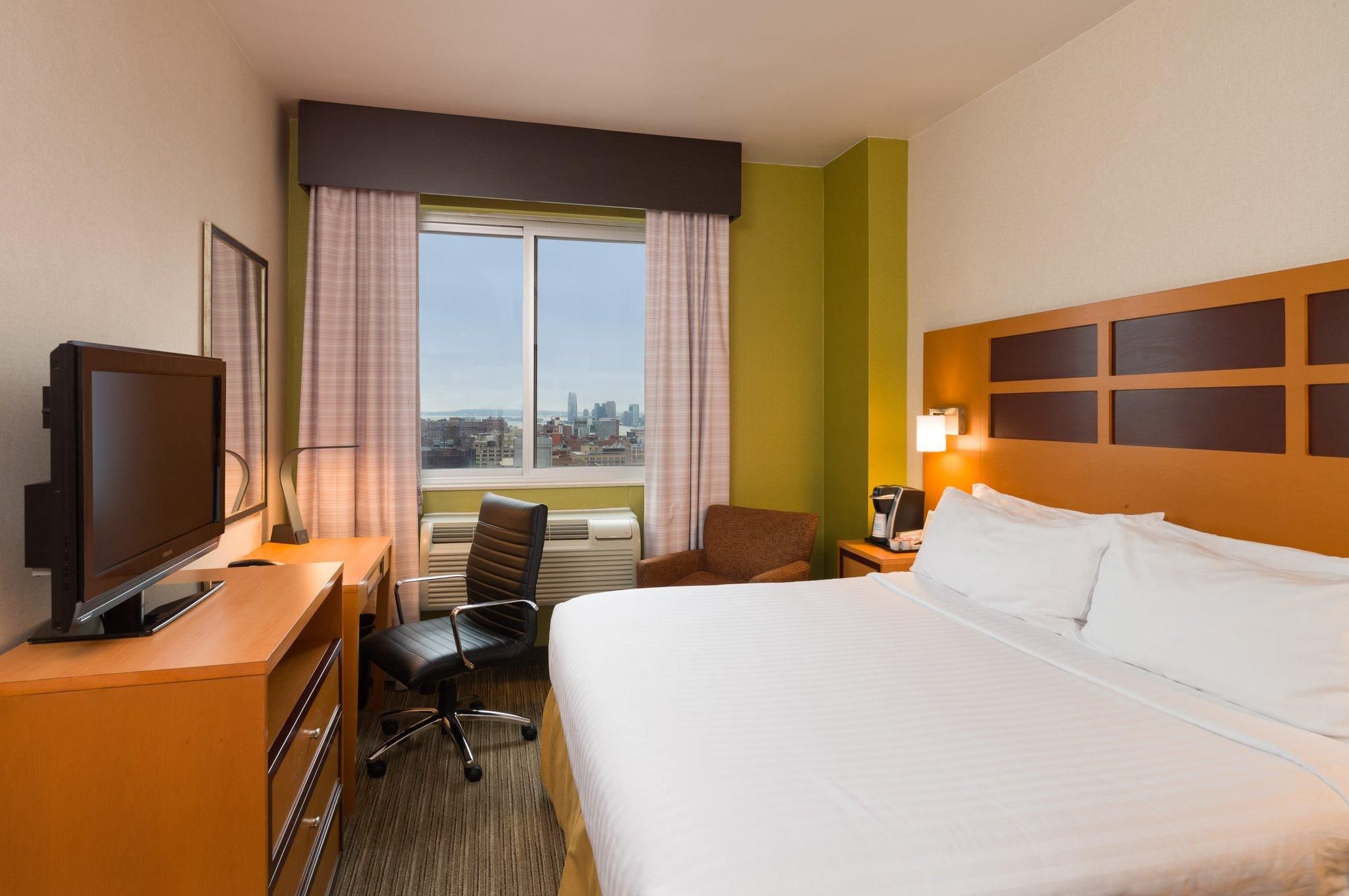 undefined Holiday Inn Express New York City Times Square by IHG 7