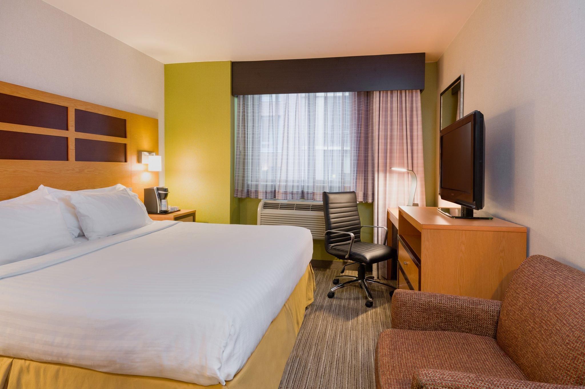 undefined Holiday Inn Express New York City Times Square by IHG 9