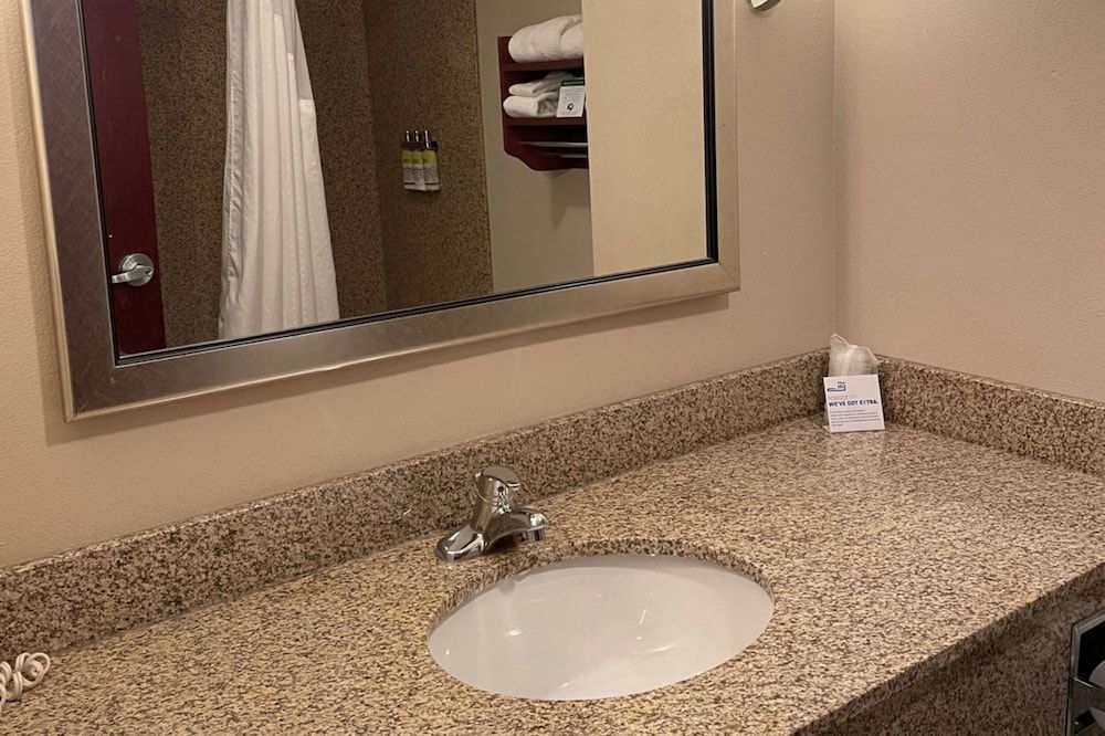 undefined Holiday Inn Express Hotel & Suites Niagara Falls by IHG 10