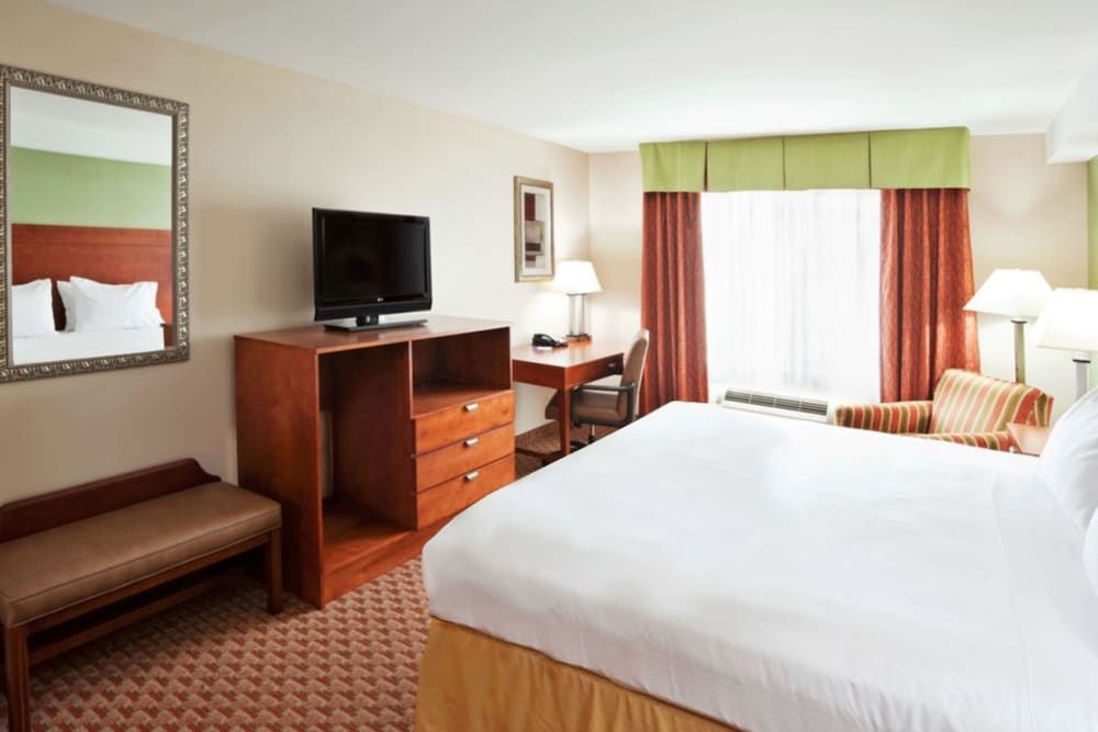 undefined Holiday Inn Express Hotel & Suites Niagara Falls by IHG 7