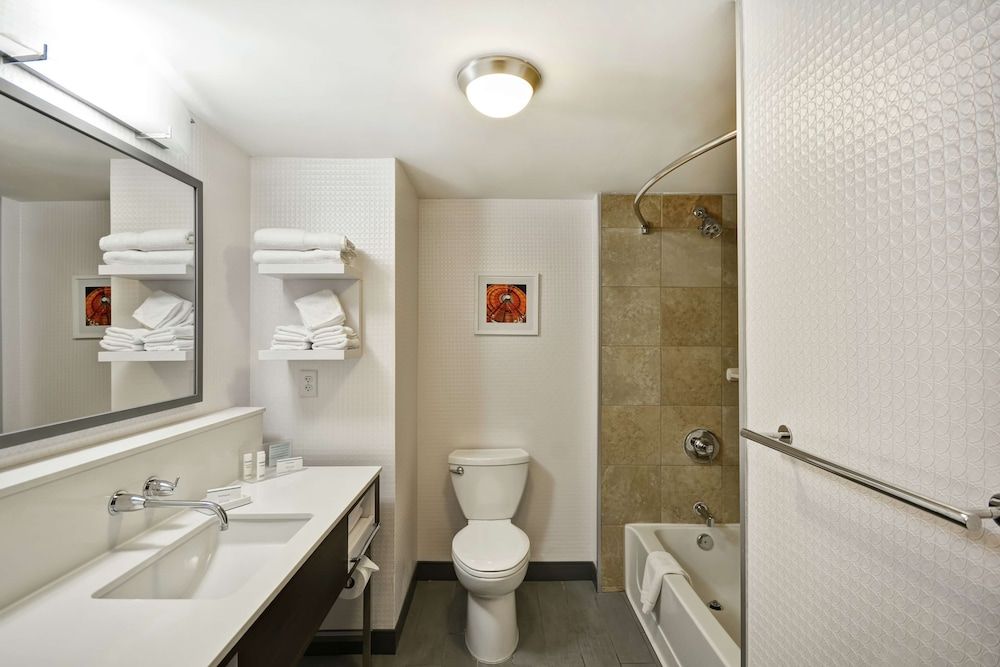 undefined Hampton Inn & Suites Columbus-Easton Area 7