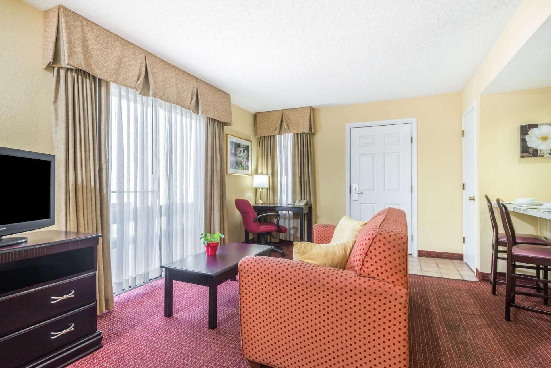 1 Queen Bed, Studio Suite, Non-Smoking