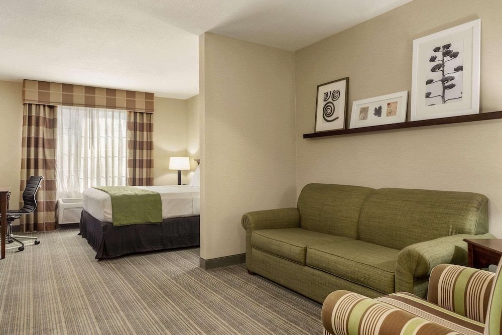 Suite, 1 King Bed, Non Smoking, Jetted Tub