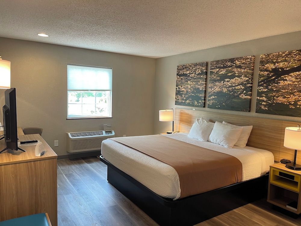 Standard Room, 1 King Bed