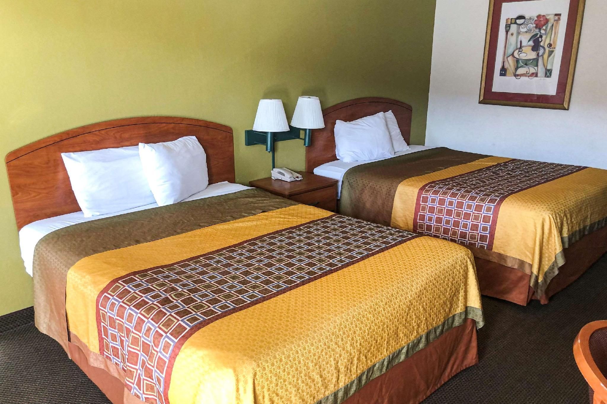 2 Queen Beds, Smoking