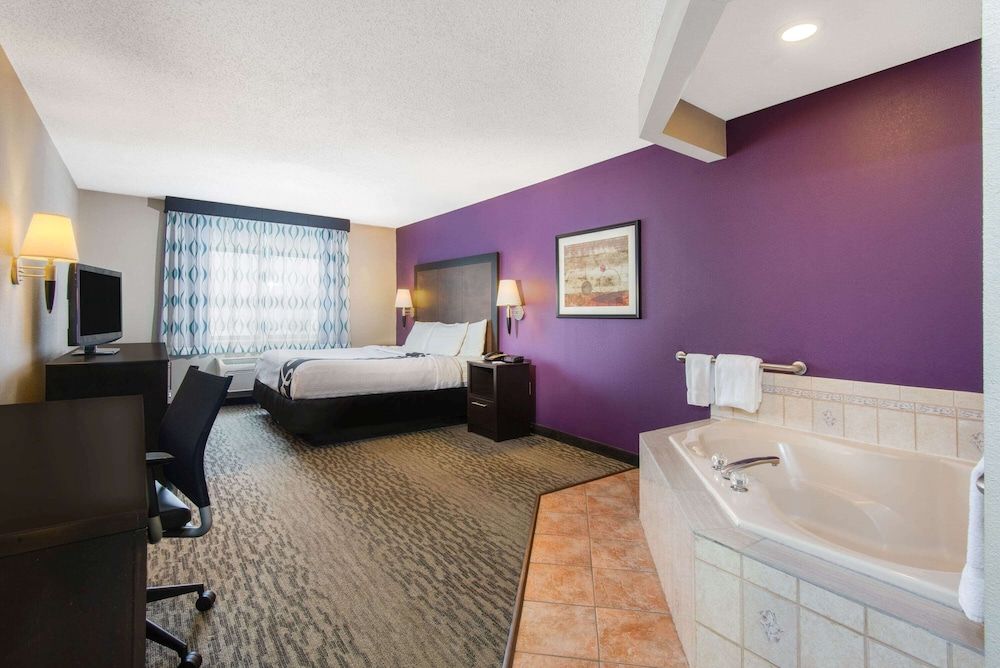 Deluxe Suite, 1 King Bed, Non Smoking