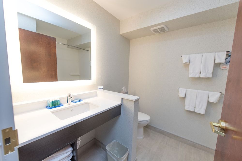 Suite, 2 Queen Beds (Walk-In Shower)
