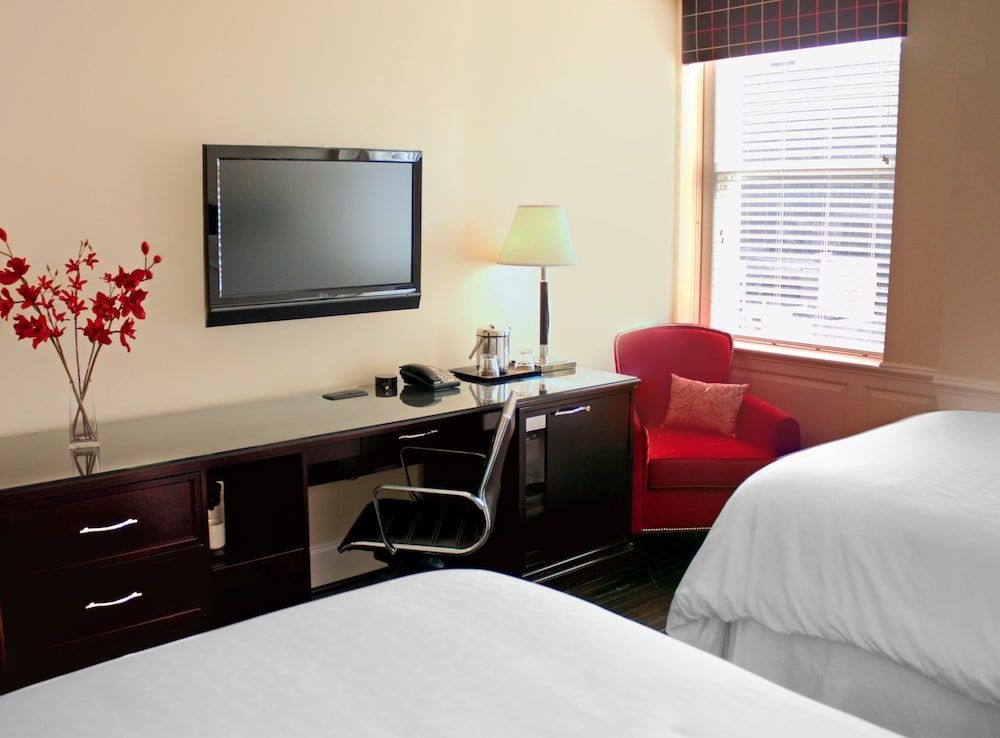 Room, 2 Double Beds, Non Smoking (Mobility/Hearing Access, Roll-in Shwr)