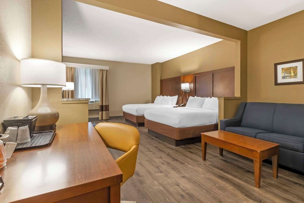 Suite, 2 Queen Beds, Non Smoking