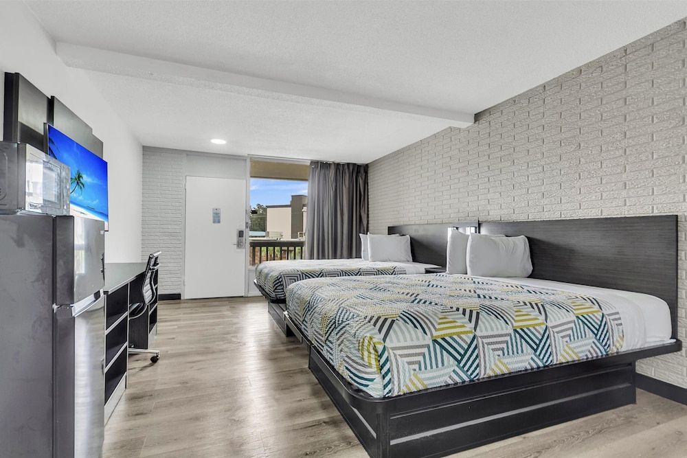 Deluxe Room, 2 Queen Beds, Non Smoking, Refrigerator & Microwave