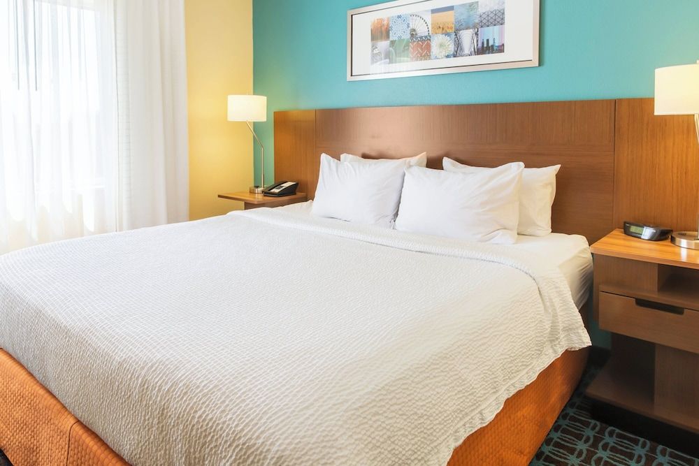 Room, 1 King Bed (Mobility/Hearing Access, Roll-In Shwr)