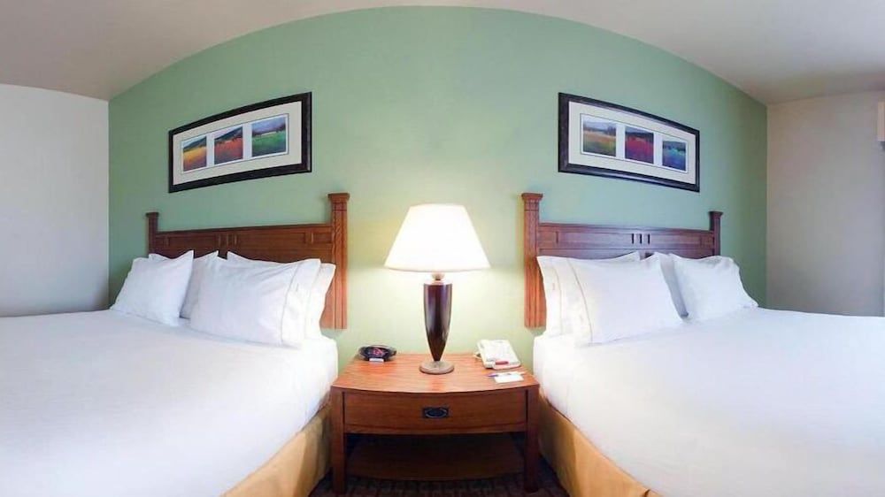 2 Queen Beds, Accessible, Non Smoking