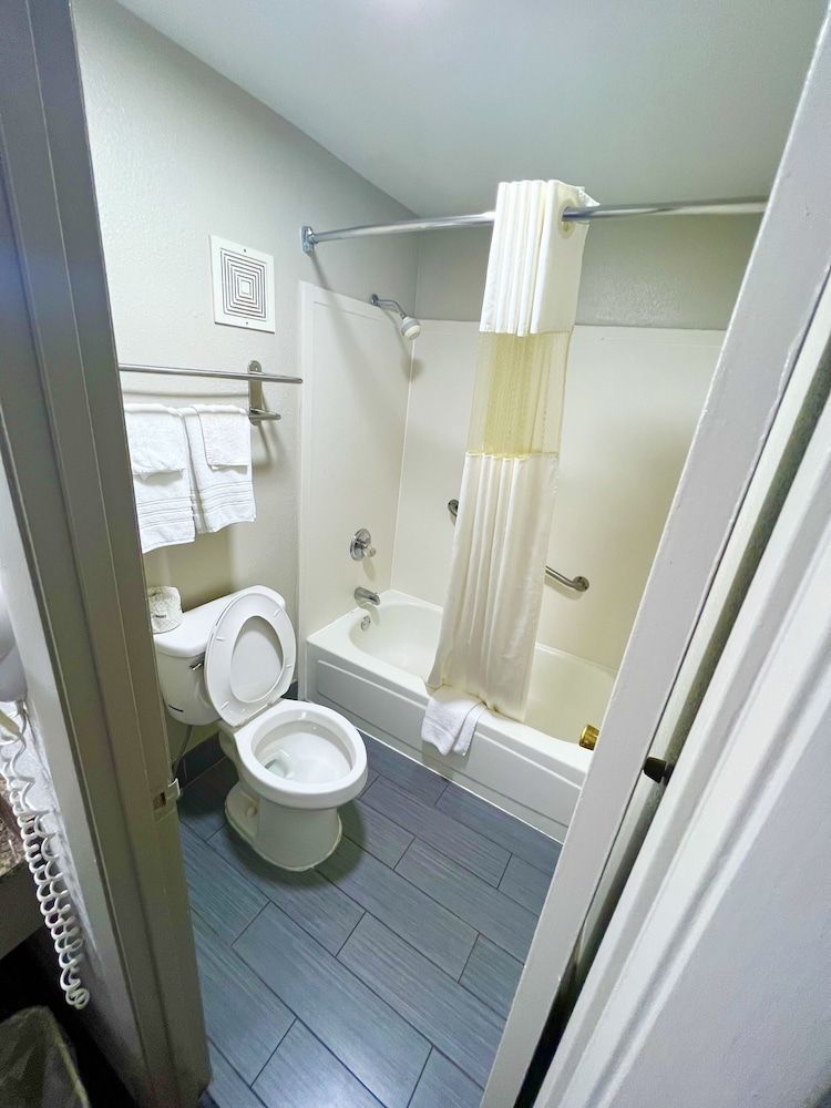Room, 2 Queen Beds, Non Smoking (2nd Floor)