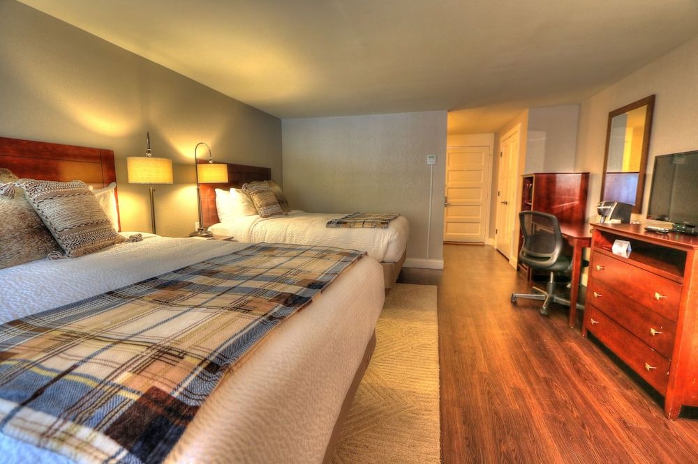 Standard Room, 2 Queen Beds (Private Balcony)