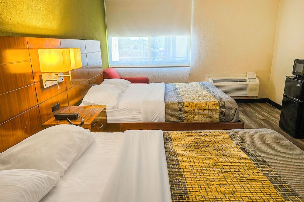 Room, 2 Queen Beds, Non Smoking