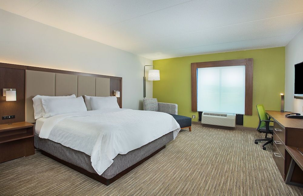 Suite, 1 King Bed, Accessible (Communications, Transfer Shower)