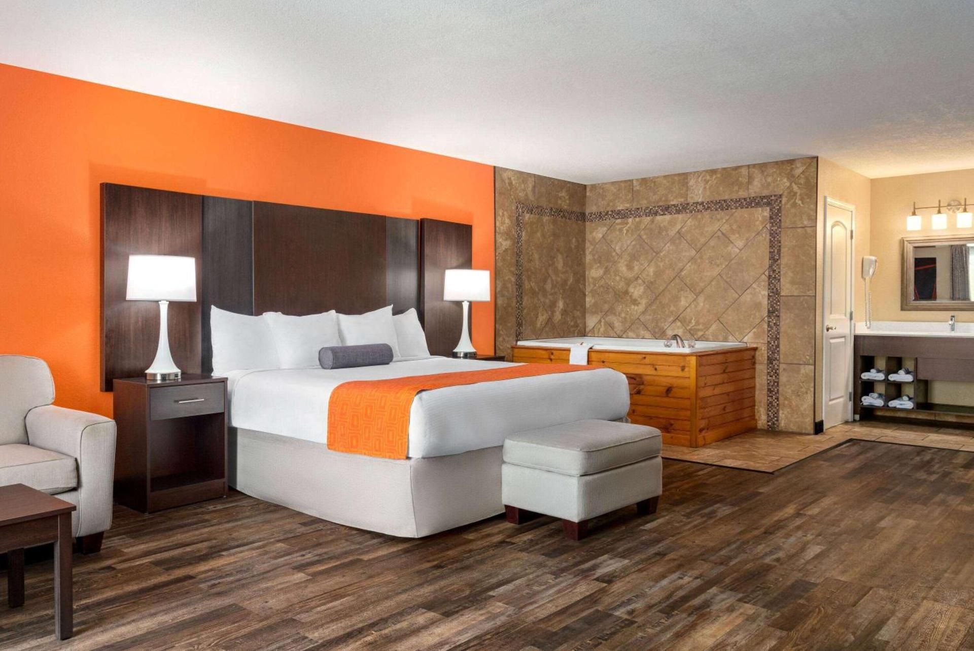 1 King Bed, Deluxe Studio Suite, Non-Smoking