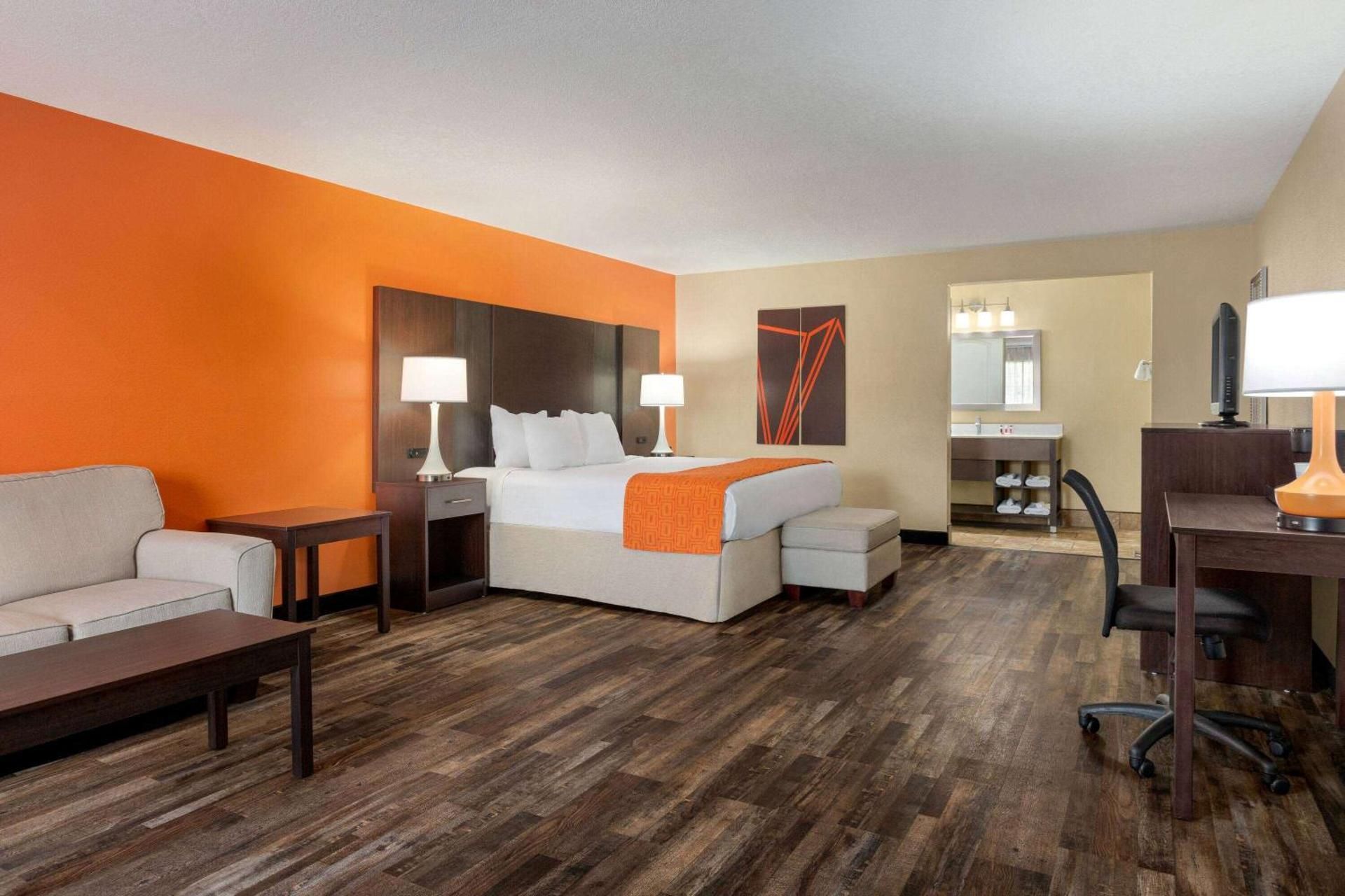 1 King Bed, Studio Suite, Non-Smoking