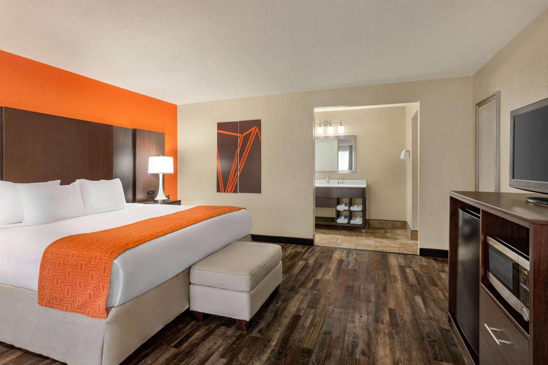 1 King Bed, Studio Suite, Non-Smoking
