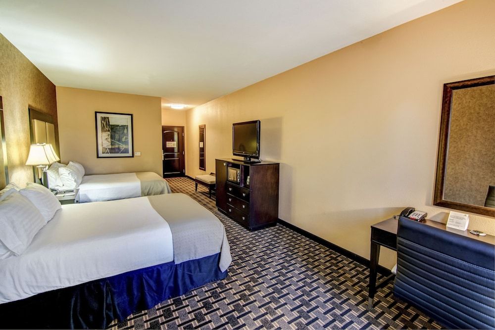 Standard Room, 2 Queen Beds, Accessible (Mobility, Roll-In Shower)