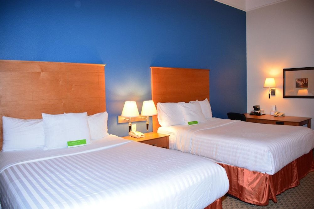 Room, 2 Queen Beds, Accessible, Non Smoking (Roll-In Shower)
