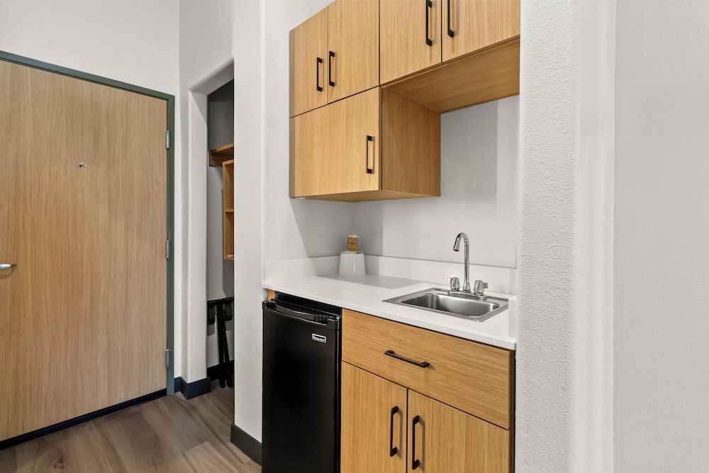 Spark by Hilton Houston Hobby Airport Room, 1 King Bed 7