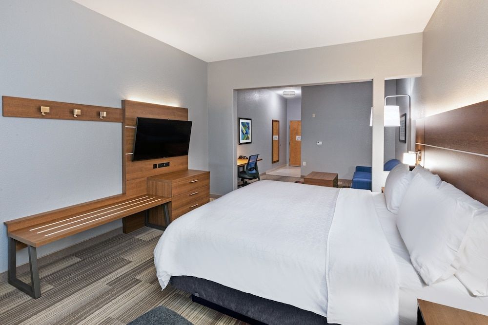 Suite, 1 King Bed (Living Area)