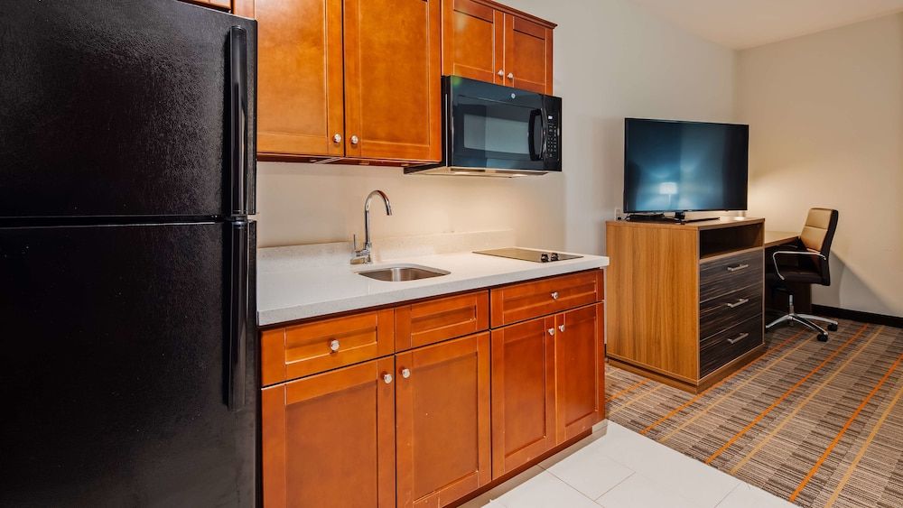 Best Western Ingleside Inn & Suites Suite, 2 Queen Beds, Non Smoking, Kitchenette (with Sofabed) 5