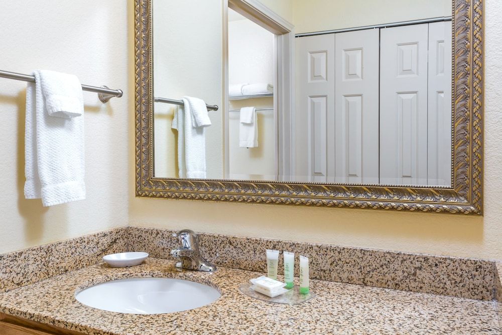 Suite, 2 Bedrooms, Accessible Bathtub, Kitchen (Communications, Mobility)