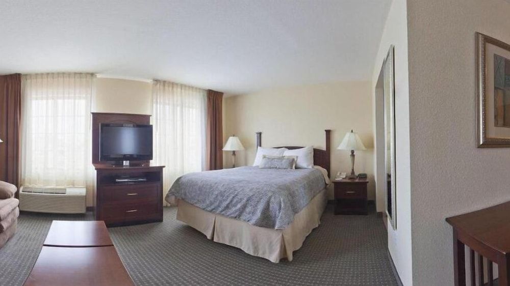 Studio Suite, 1 Queen Bed, Kitchen
