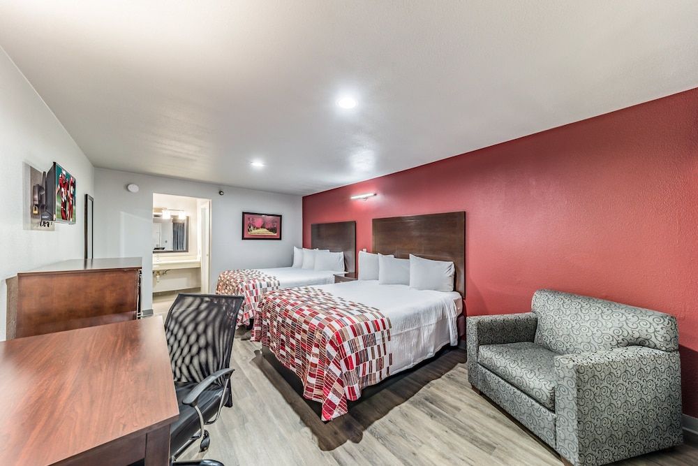 Deluxe Room, 2 Queen Beds (Smoke Free)