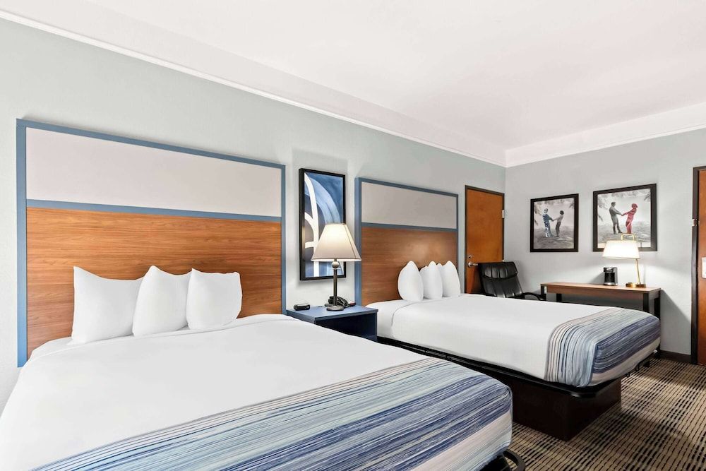 Room, 2 Queen Beds, Accessible, Non Smoking (Bathtub)
