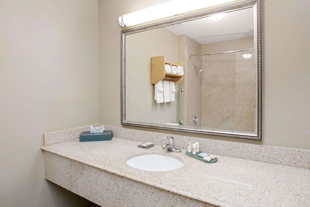 Suite, 1 King Bed, Non Smoking