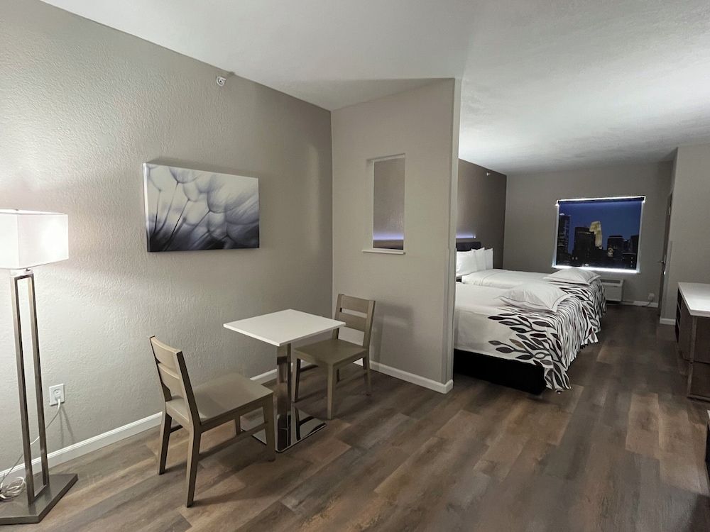 Deluxe Room, 2 Queen Beds (Smoke Free)