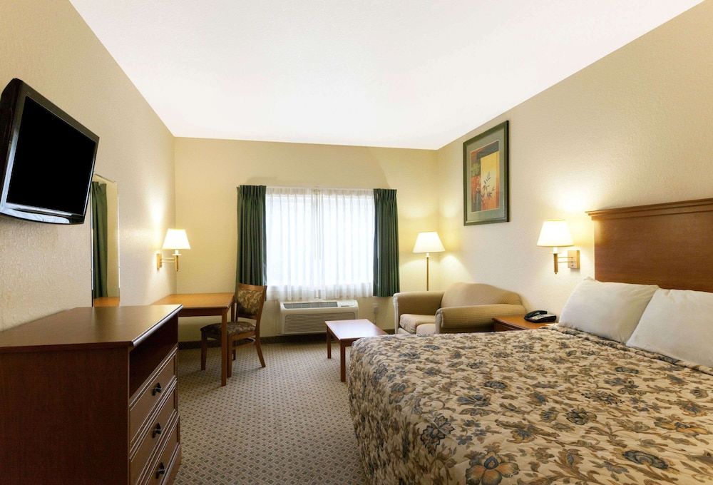 Room, 1 King Bed, Accessible, Non Smoking (Mobility,Hearing,Roll-In Shower)