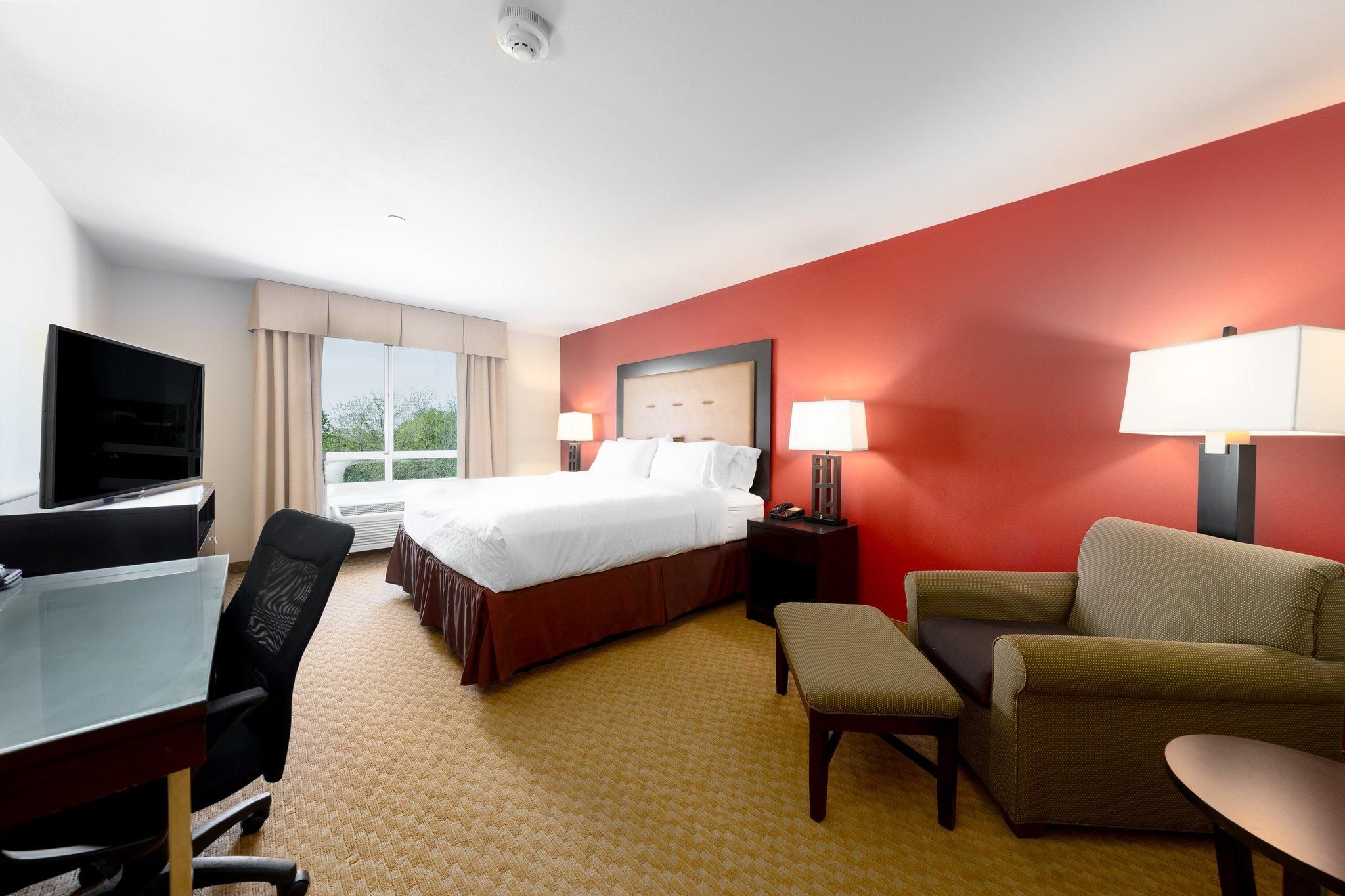 1 King Bed Premium