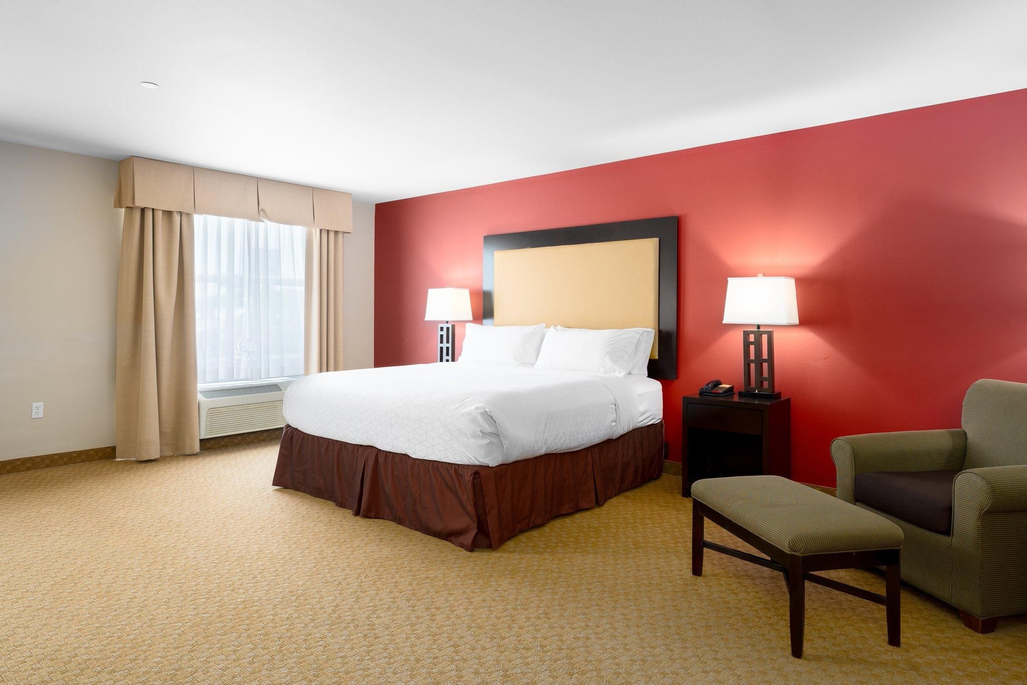 1 King Bed Standard Communications AccessibleTub