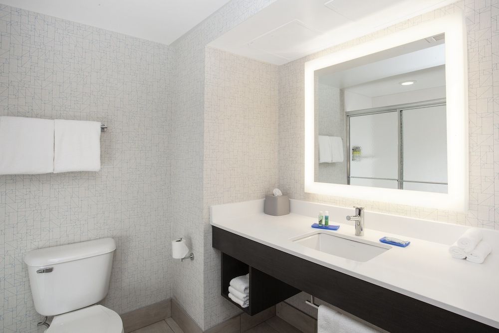 Standard Room, 2 Queen Beds (Walk-In Shower)