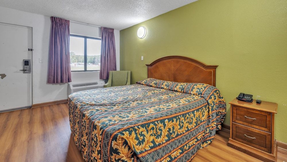 Studios and Suites 4 Less Emporia Room, 1 King Bed, Non Smoking 3