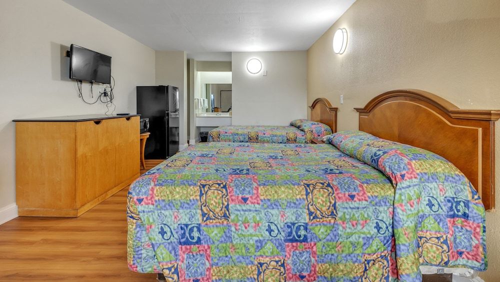 Studios and Suites 4 Less Emporia Room, 2 Double Beds, Non Smoking 2