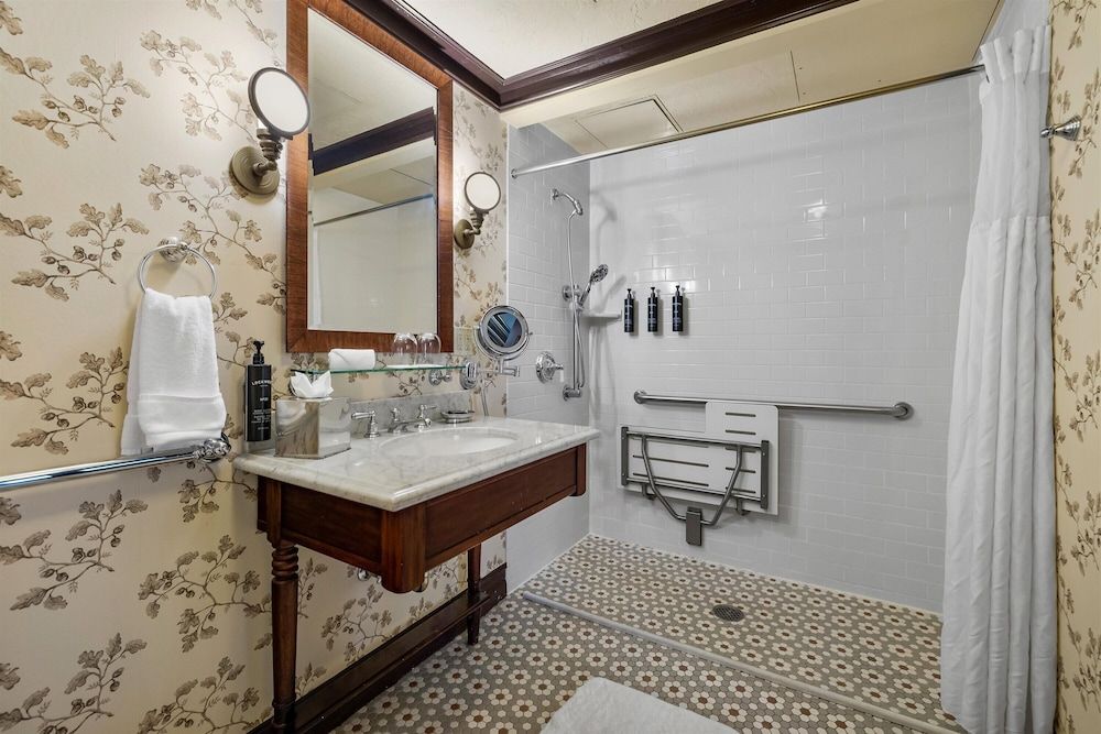 The Arctic Club Seattle Arctic King Accessible 3