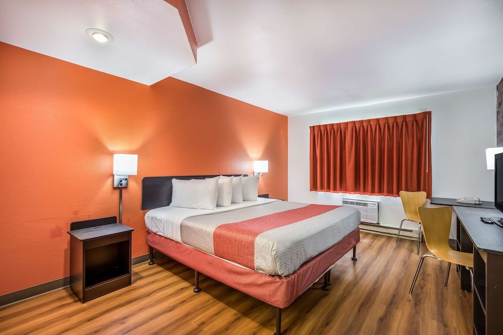 Standard Room, 1 King Bed, Non Smoking