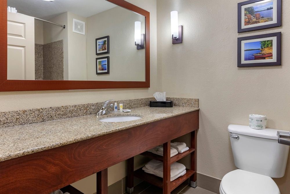 Suite, Accessible, Non Smoking (2 Queen Beds & 1 Sofa Bed)
