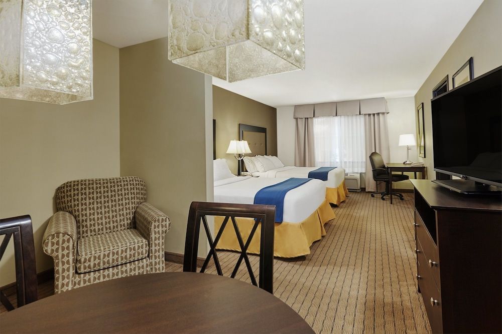 Suite, 2 Queen Beds, Accessible (Communication, Accessible Tub)