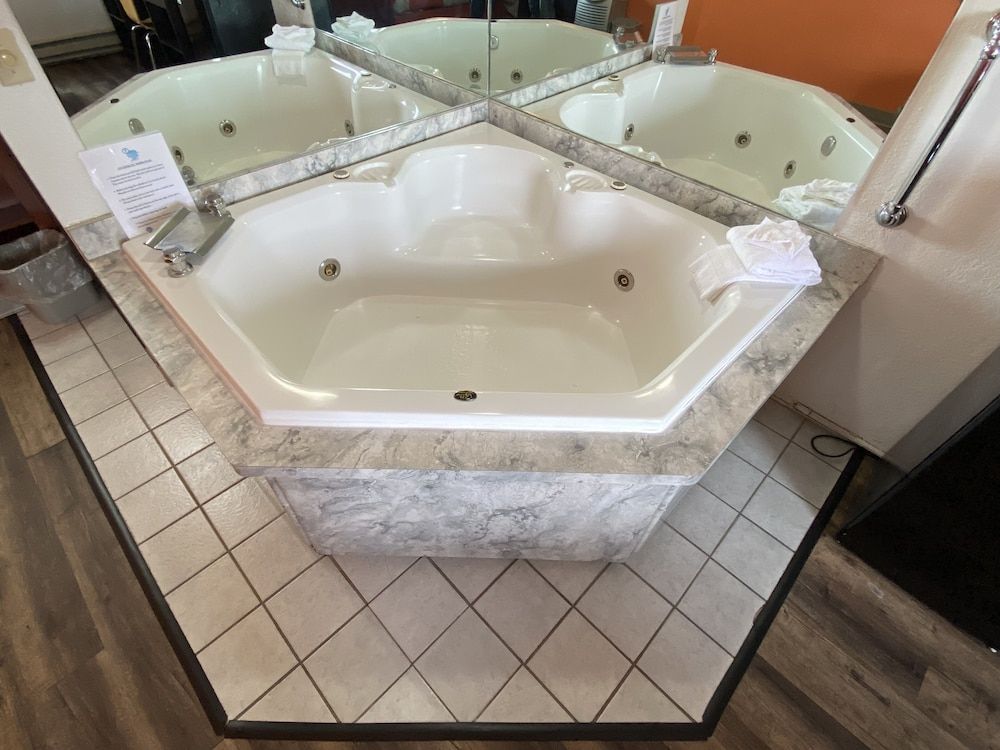 Reliance Inn Luxury Single Room 7