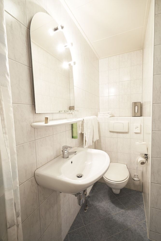 Hotel Van Walsum Standard Double or Twin Room 14