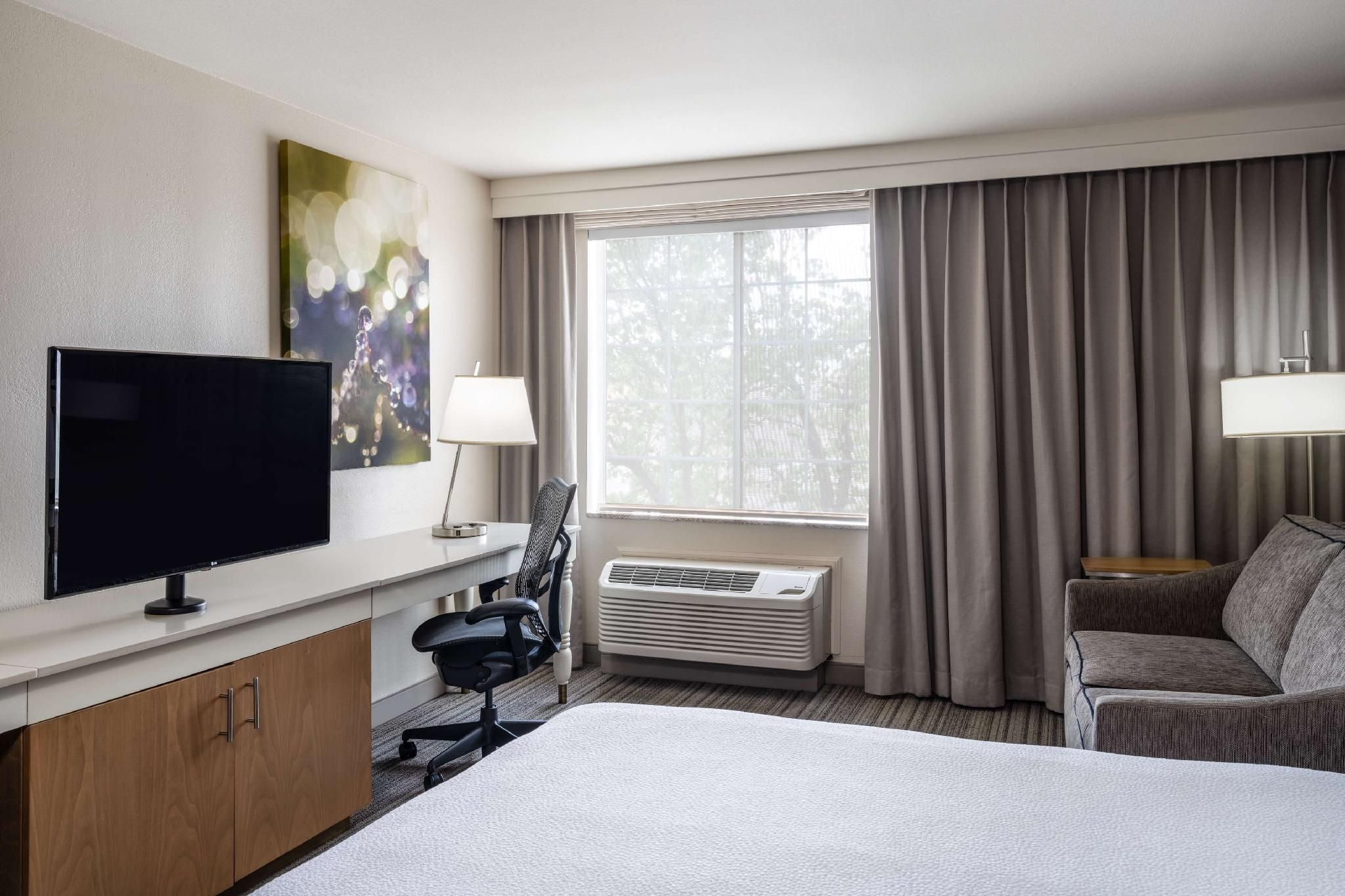 1 KING BED W/SLEEPER SOFA